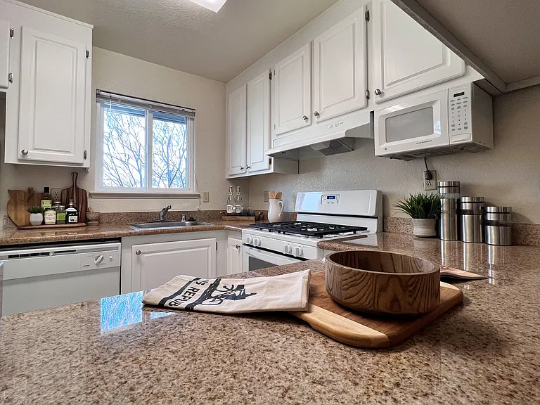 The Arbors Apartments — Photo 6