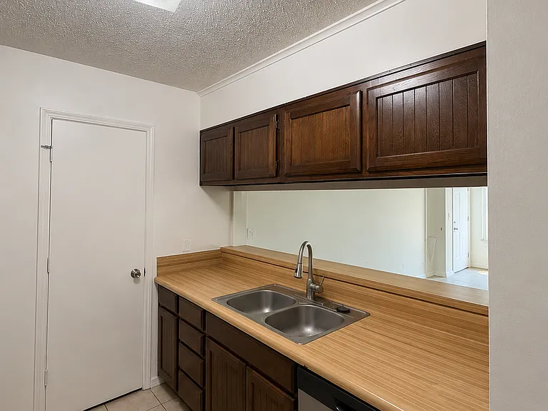 6610 S Yorktown Ave — Photo 10