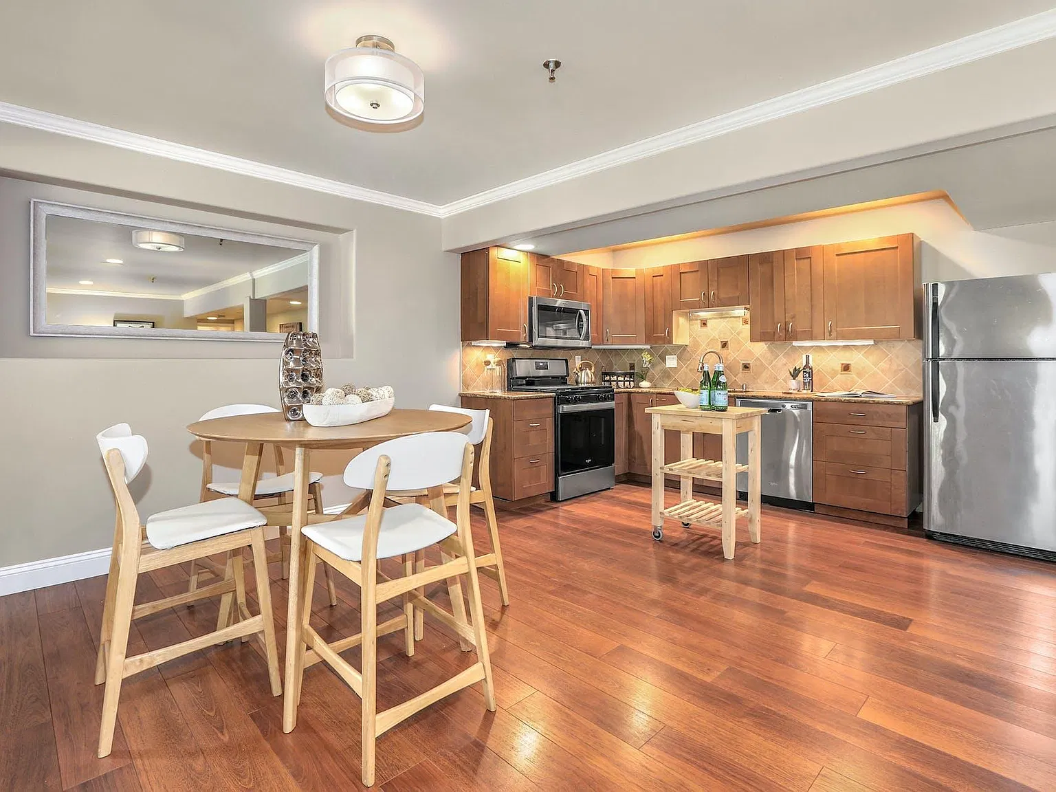 2 bed, 1300 sqft, $2,950 — Photo 3