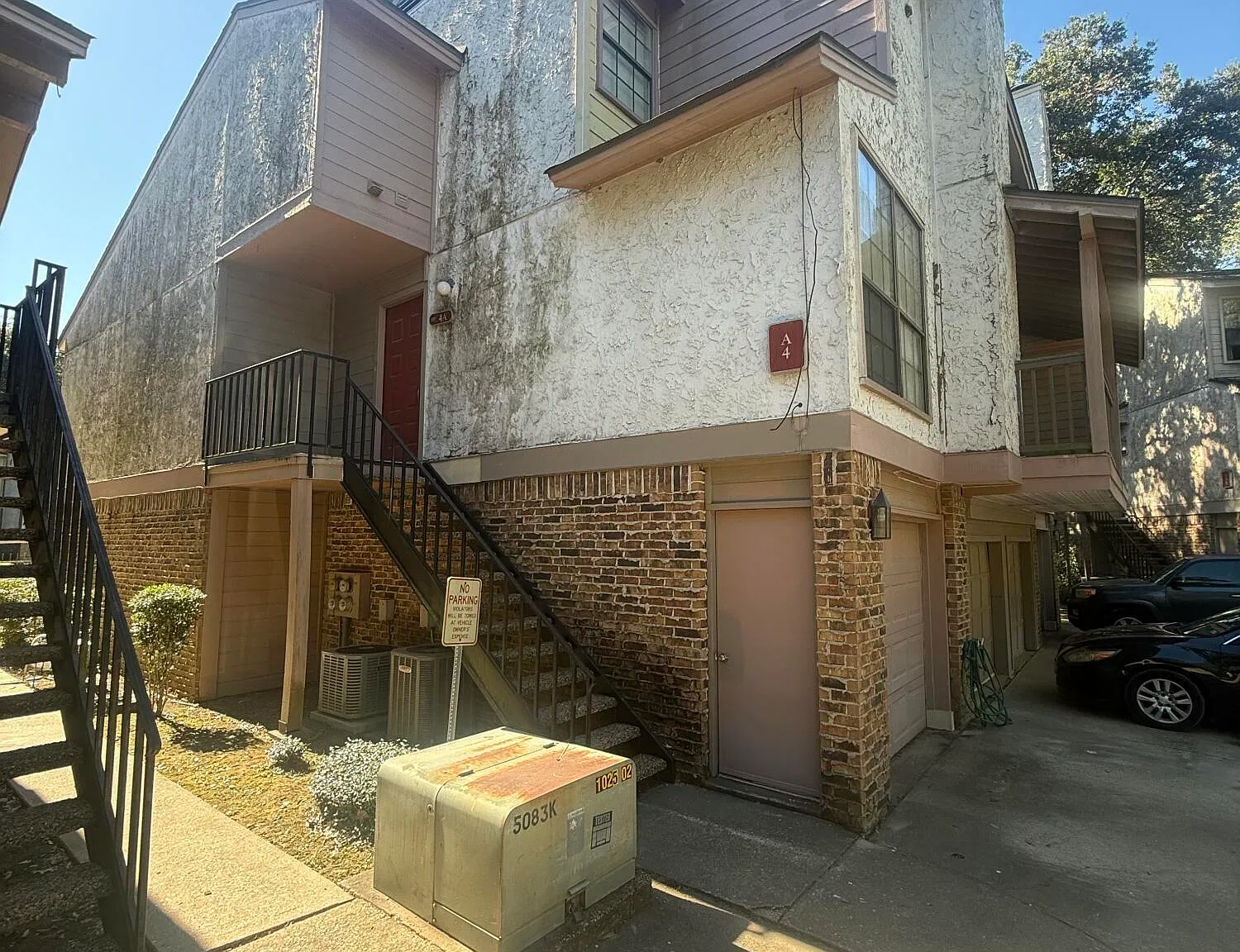 2 bed, 1.5 bath, 1033 sqft, $1,400 — Photo 1