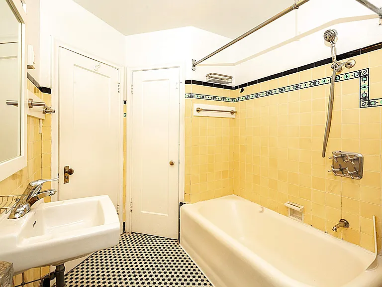Kensington Apartments — Photo 25