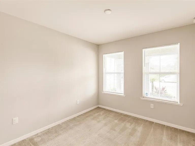 1146 Oceanic Rd — Photo 7