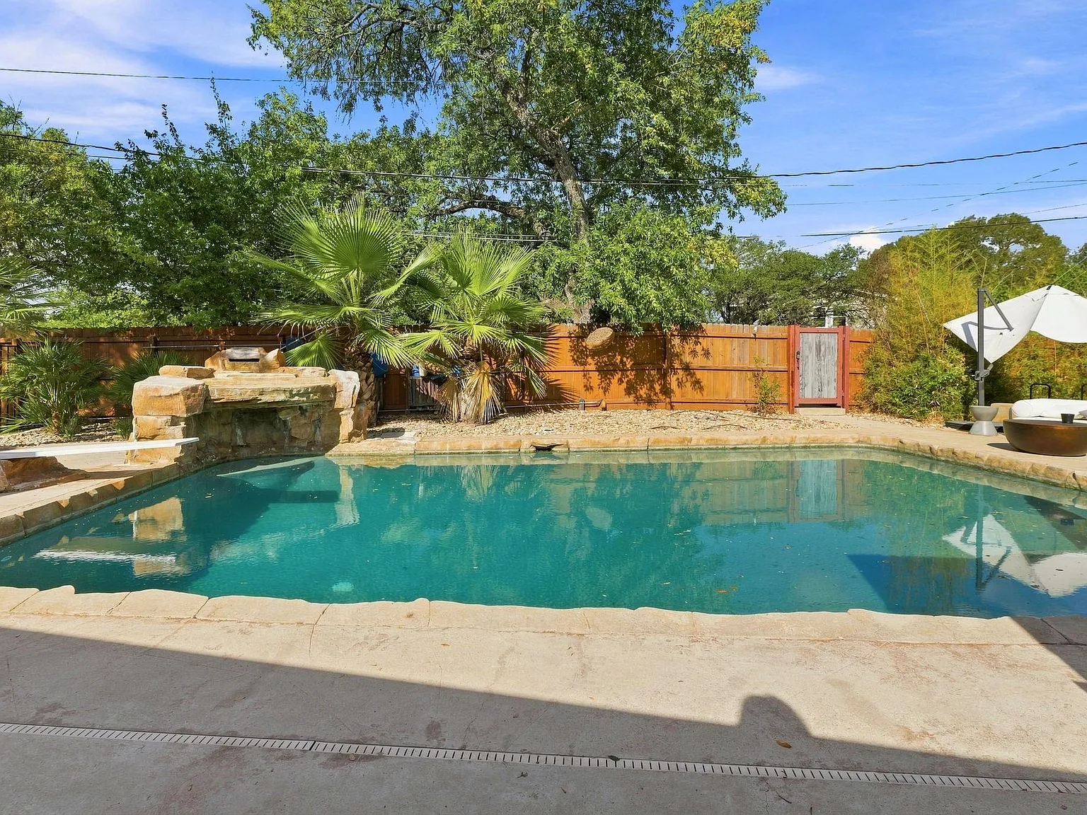 5 bed, 3.0 bath, 3704 sqft, $5,000 — Photo 4