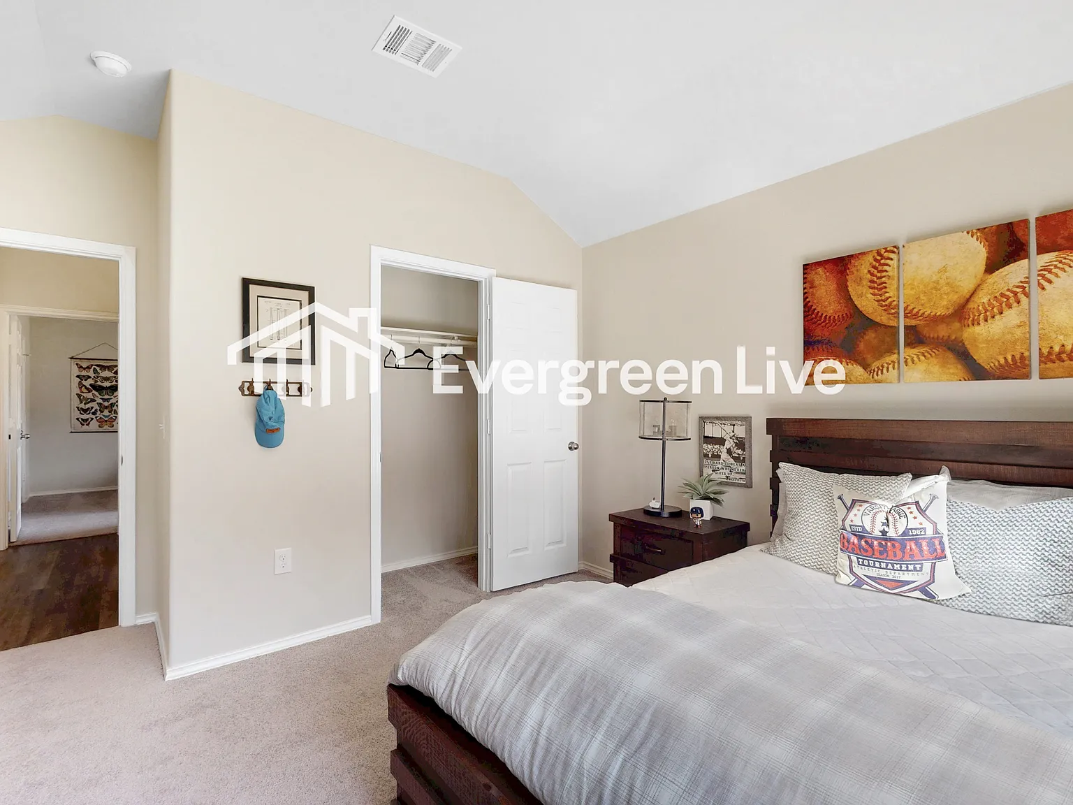 4 bed, 2.0 bath, 1840 sqft, $1,700 — Photo 2