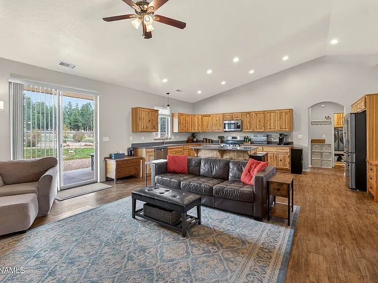 10418 Lundin Rd — Photo 3