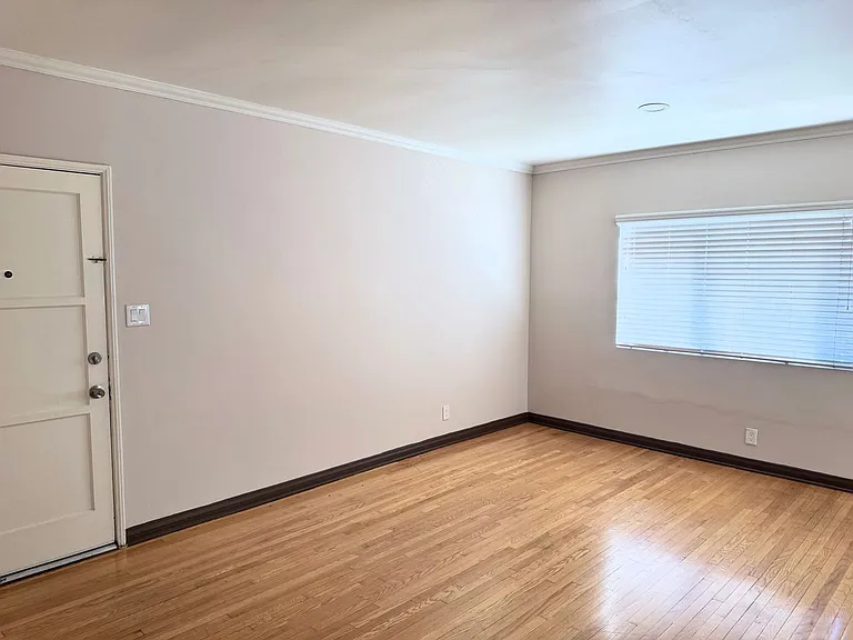 5835 Saturn St — Photo 5