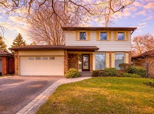8 Wildflower Ln, Brantford, ON