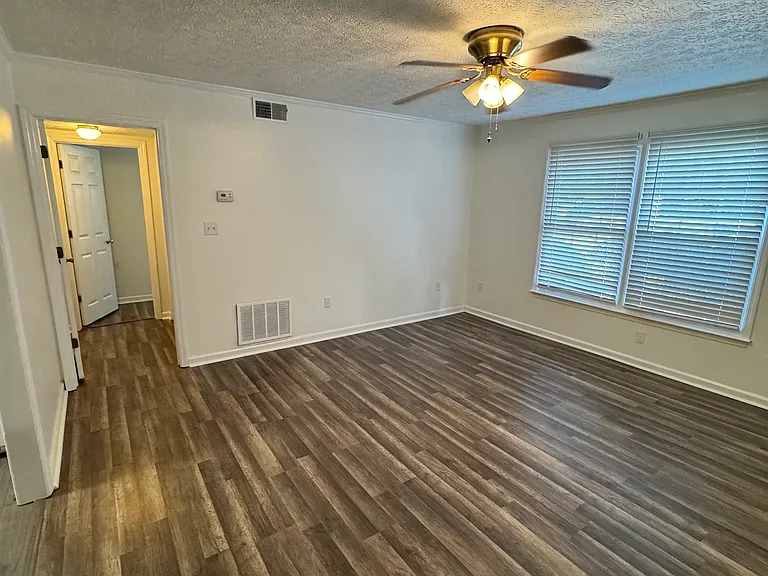 100 Barrington Dr #2 — Photo 13