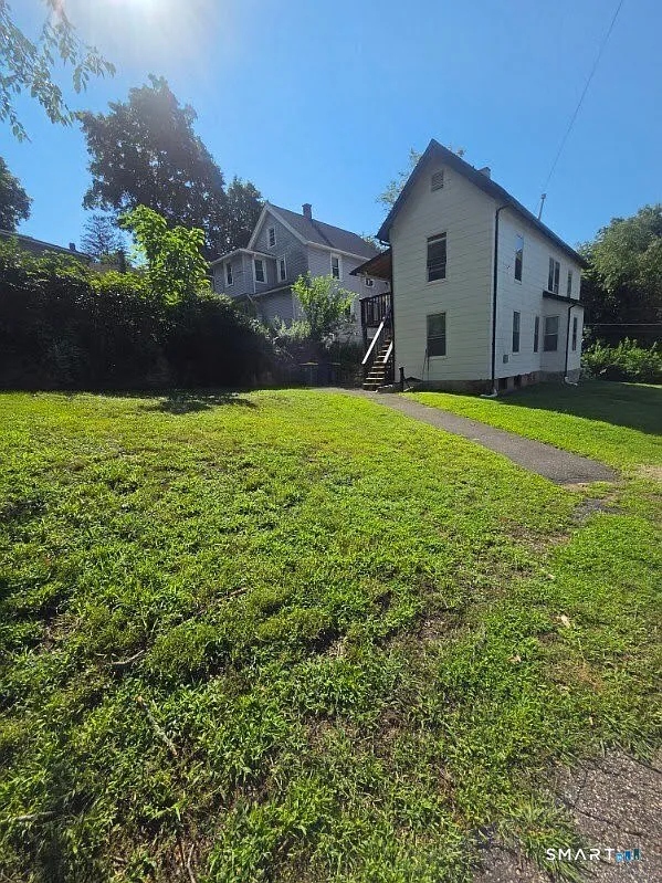 2 bed, 1.0 bath, 1912 sqft, $1,550 — Photo 2