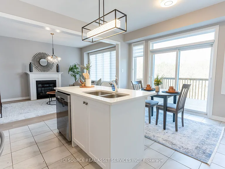 648 Lemay Grv — Photo 6