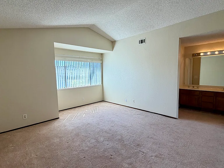 32727 Gustine St — Photo 11
