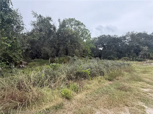 741 Memorial Dr, Sebring, FL 33870
