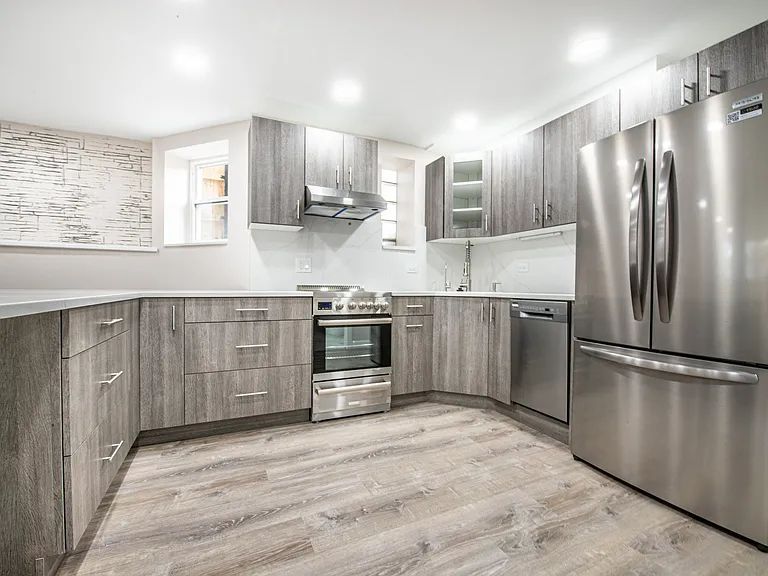 5013 W Montrose Ave #G — Photo 3