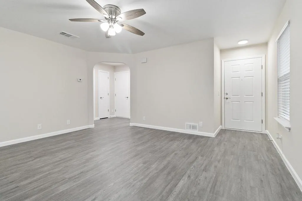 Building Photo - 14305 Cummins Way