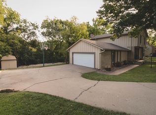 2321 SW 35th Ter, Topeka, KS 66611