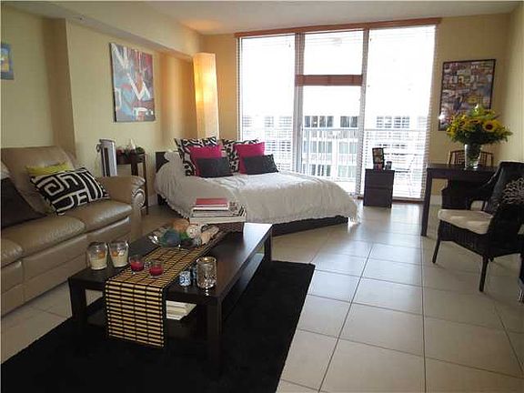 4th image of 1750 N Bayshore Dr APT 2007