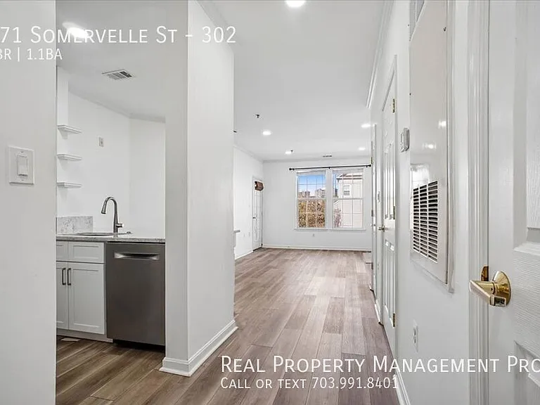 171 Somervelle St #302 — Photo 7