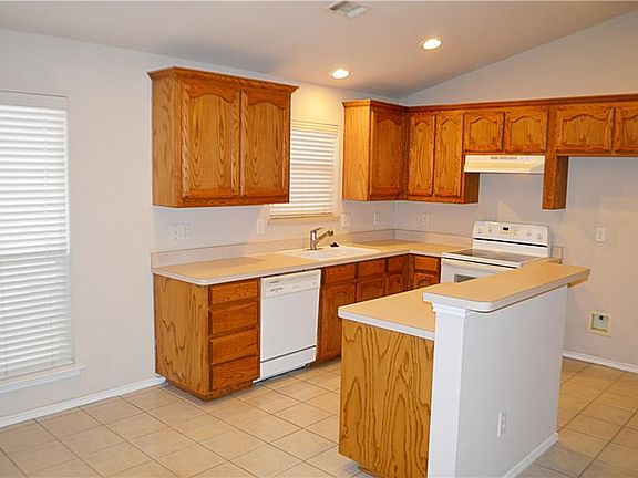 4th image of 6541 Regina Dr