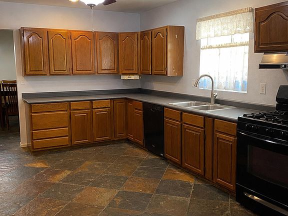 4th image of 210 W VICTORIA Circle