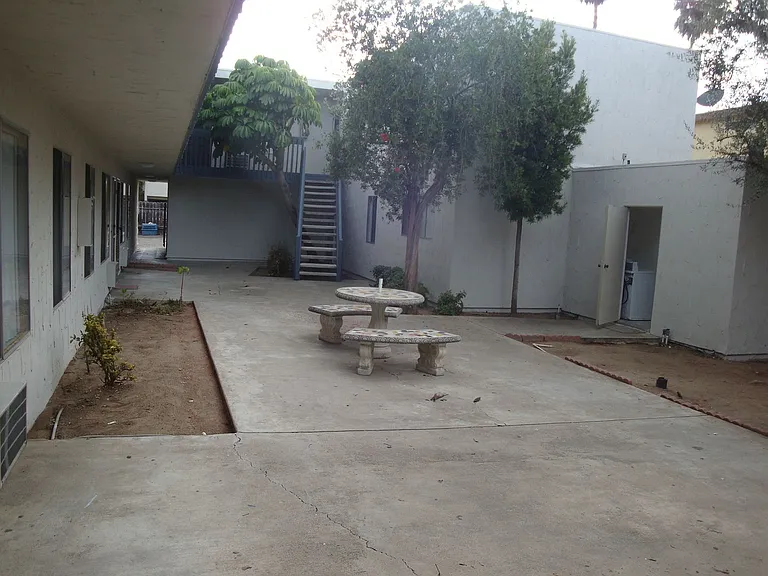 4423 Menlo Ave — Photo 10