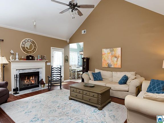 4th image of 227 Meadowlark Dr
