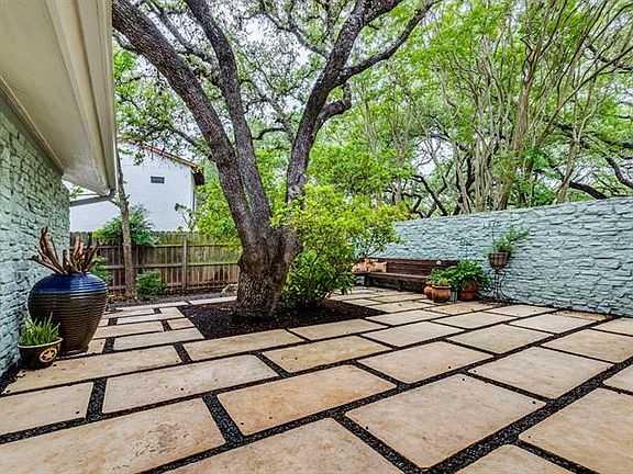 3rd image of 11921 Brookwood Cir