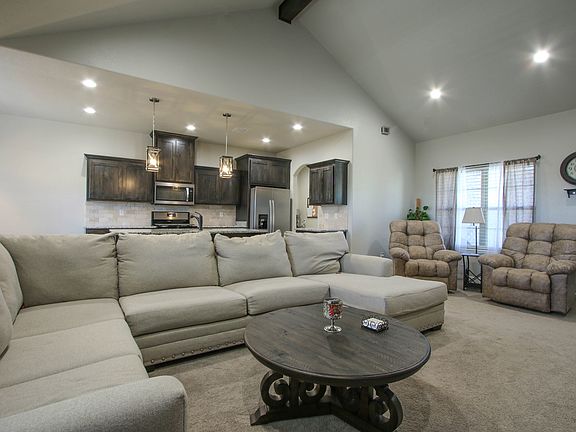 5th image of 591 Woodlands Dr