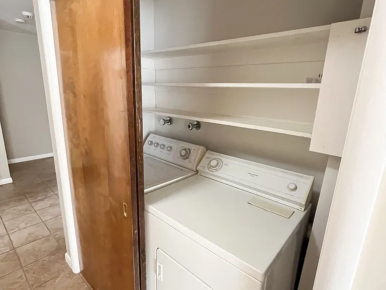 2626 E Blaine Ave — Photo 10