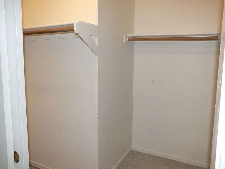 Cameron Park Townhouse apartments at La Crescenta Gardens — Photo 18