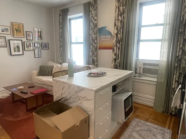 111 West 16th Street image 1 of 8