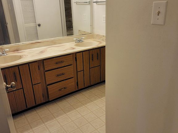 3rd image of 9116 Woodpark Ln APT D