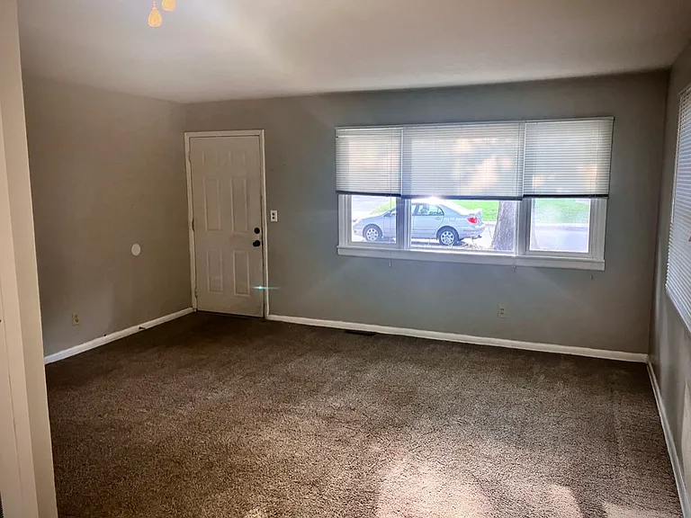 138 S Wire Ave — Photo 3