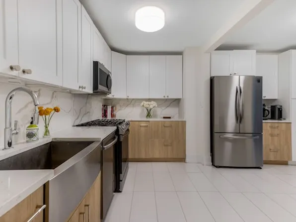 501 East 79th Street image 10 of 24