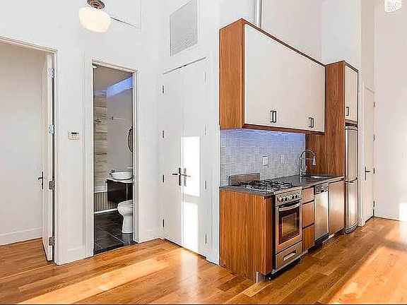 2nd image of 949 Willoughby Ave APT 113