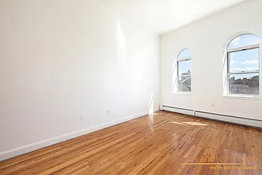 Rented by aptsandlofts.com