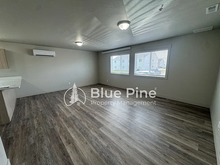 3570 Colt Cir #6 — Photo 2