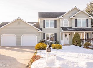 6 Crestview Dr, Milton, PA 17847