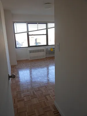 Rented by Realty Operations Group | media 4