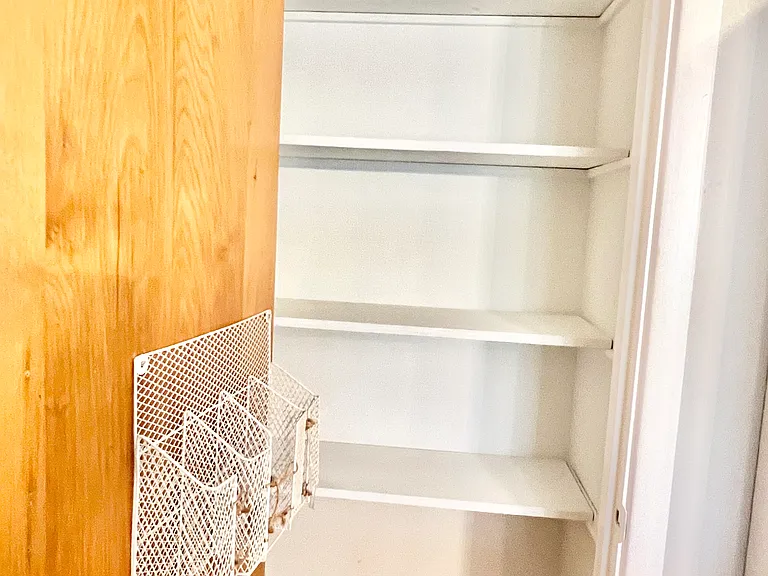 Kitchen pantry