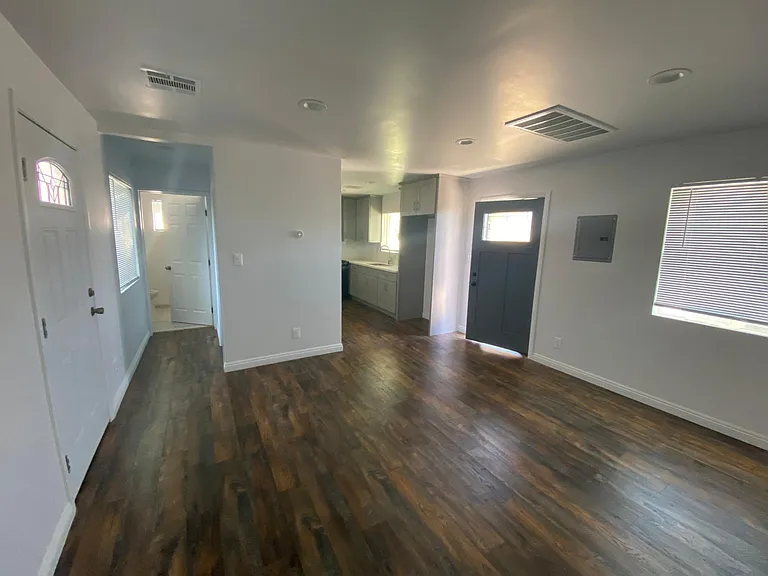 12411 Telfair Ave — Photo 2