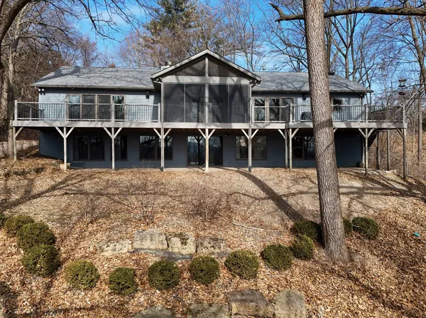 60 Custer Ter, Bettendorf, IA 52722