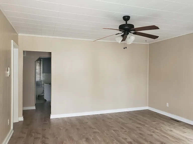 1526 W Atlantic St — Photo 8