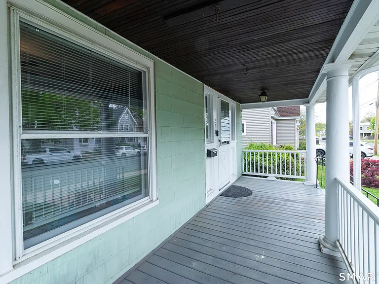 271 Brown St — Photo 4