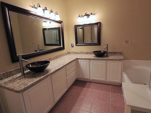 5th image of 8217 Livingston Ln