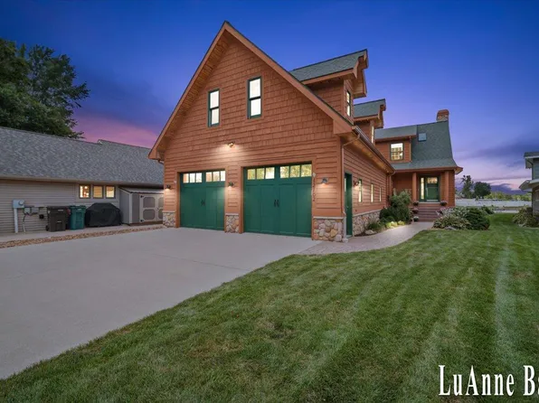 12702 Park Dr, Wayland, MI 49348