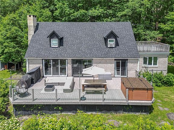2nd image of 340 Roxi Ln