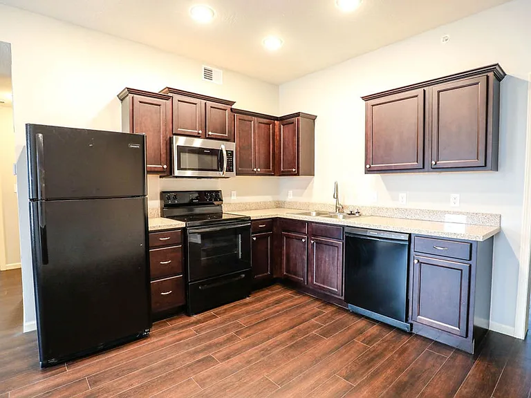 600 E Harrison St — Photo 19