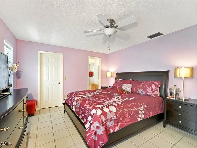1140 SW 44th St — Photo 7