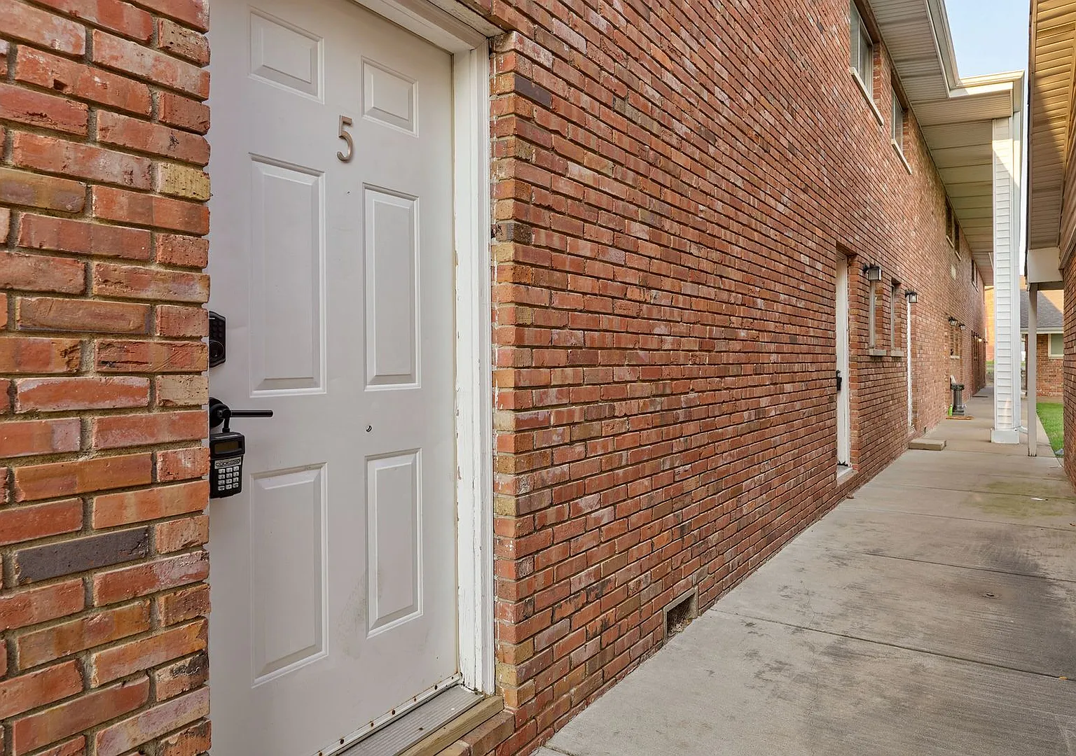 East University Apartments — Photo 3