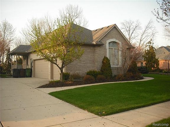 3rd image of 14253 Redwood Dr